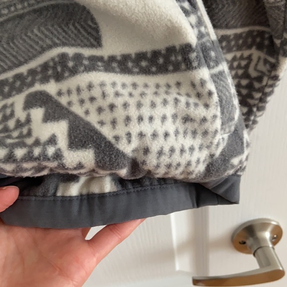 O’Neill Cozy Sweater with Pouch - Picture 4 of 8